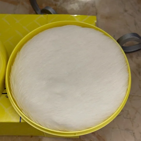 NWT/Box Jean Nate, Vintage, Silkening Body Powder - Picture 5 of 5